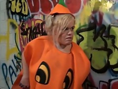 Blonde midget in pumpkin costume gets all slutty with a horny dude
